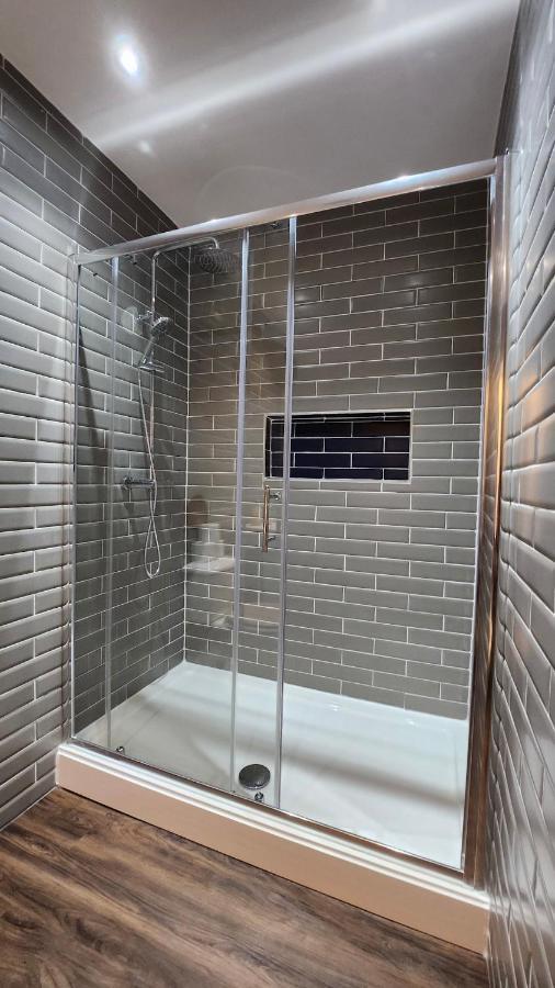 Principality Suites; Three Bed By Property Promise 카디프 외부 사진